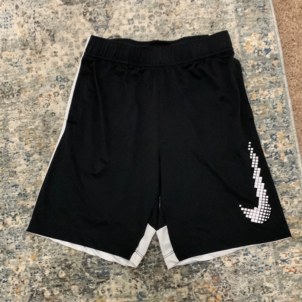 Nike dri-fit size m boys black and gray shorts